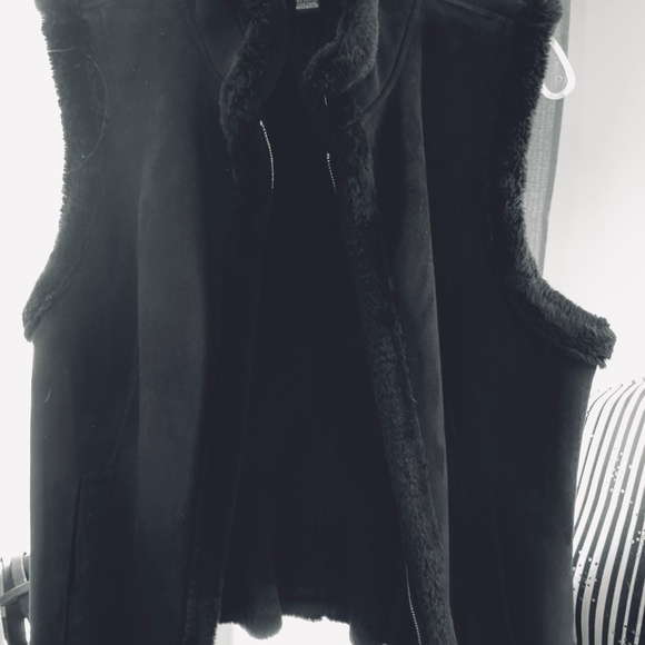 Chaps vest by Ralph Lauren , black ultrasuede with black lined shearling adult L - Picture 2 of 4